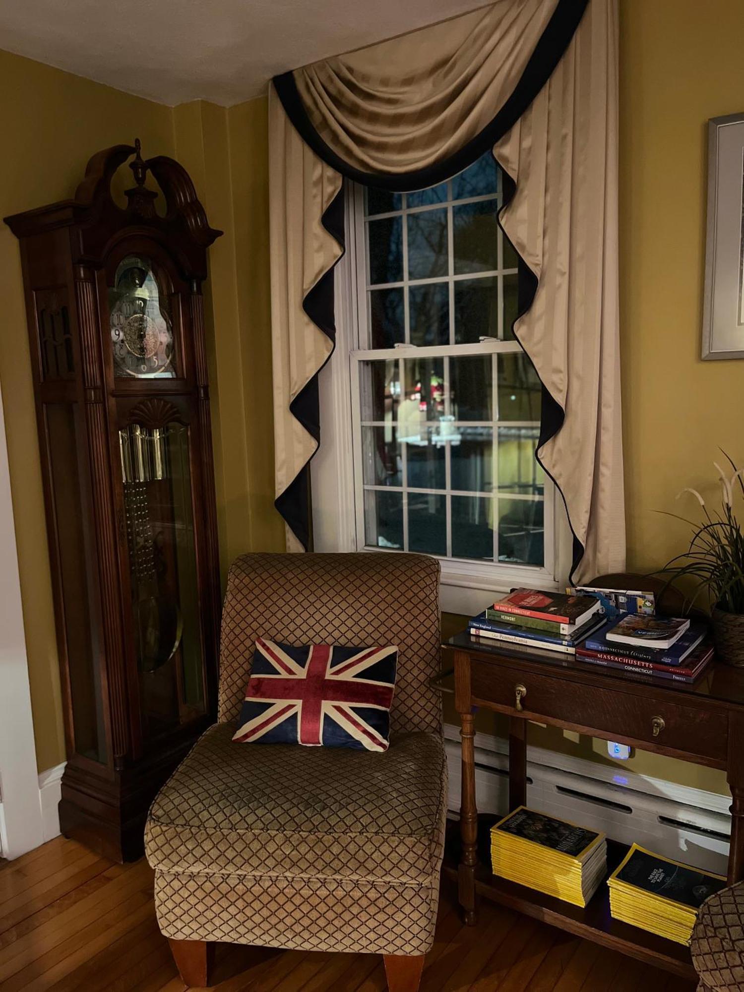 Antique1242 British Bed & Breakfast Enfield Bagian luar foto