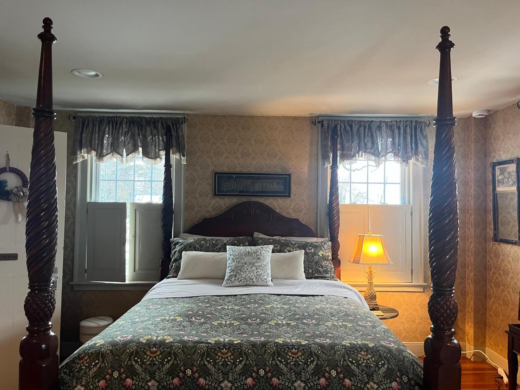 Antique1242 British Bed & Breakfast Enfield Bagian luar foto