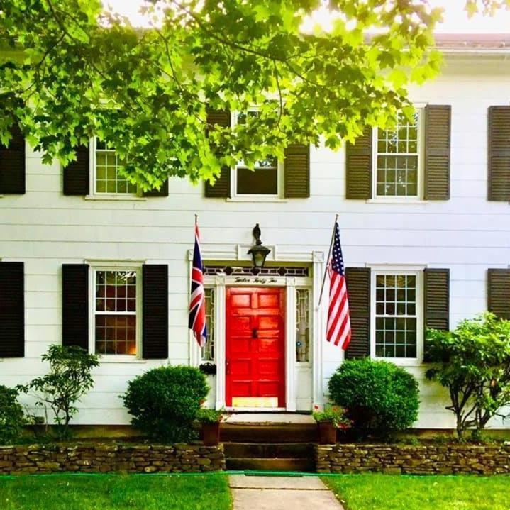 Antique1242 British Bed & Breakfast Enfield Bagian luar foto