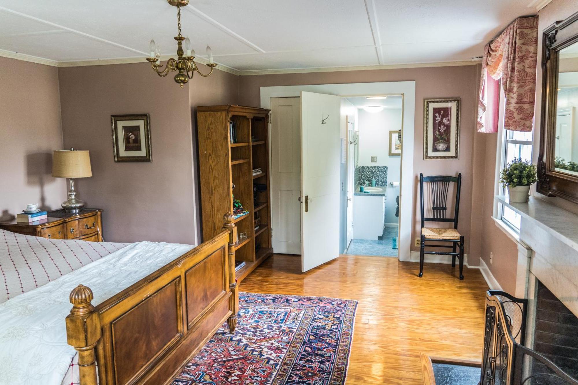 Antique1242 British Bed & Breakfast Enfield Bagian luar foto